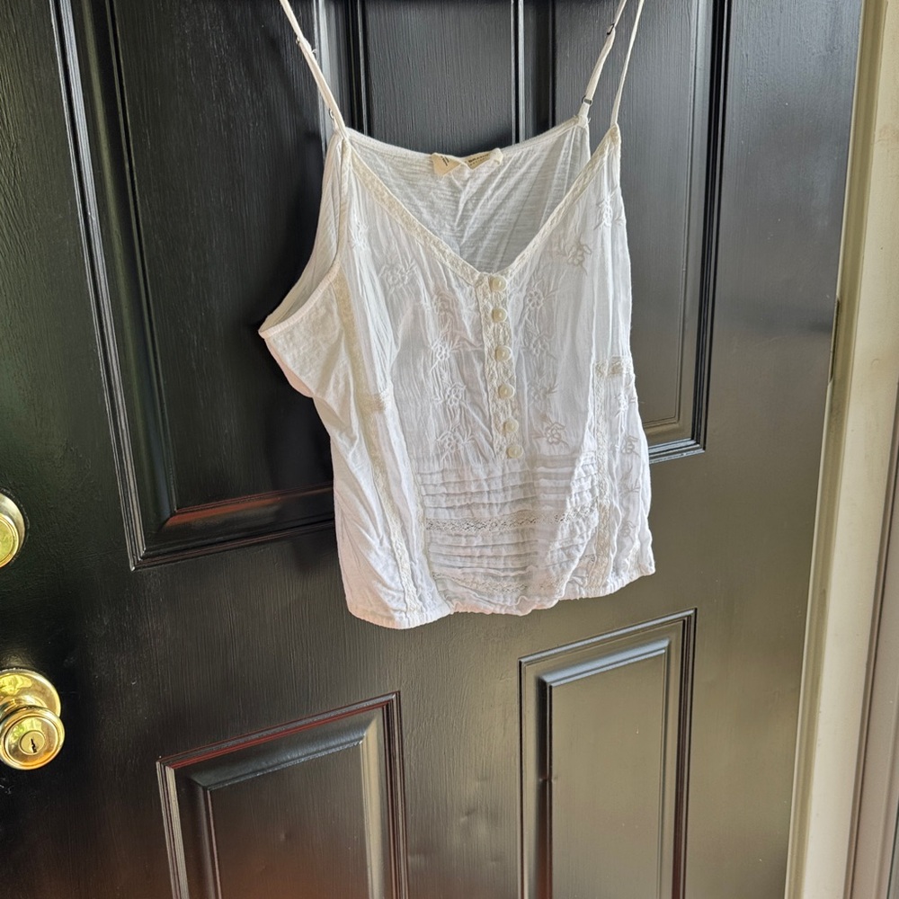 NEW WITHOUT TAGS. Never worn. Lucky Brand White Camisole Top